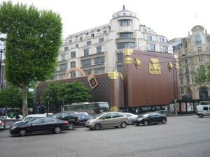Louis_Vuitton_-_Paris
